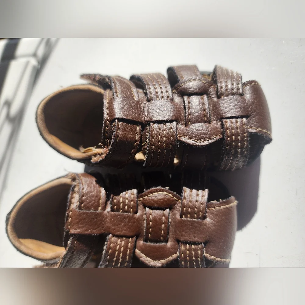 Wonder Nation Brown Sandals with Adjustable Straps and Durable Sole - Picture 2 of 7